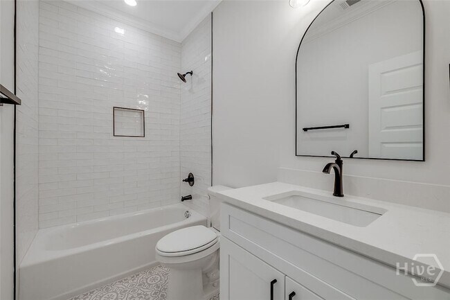 Building Photo - 1615 Le Grand St