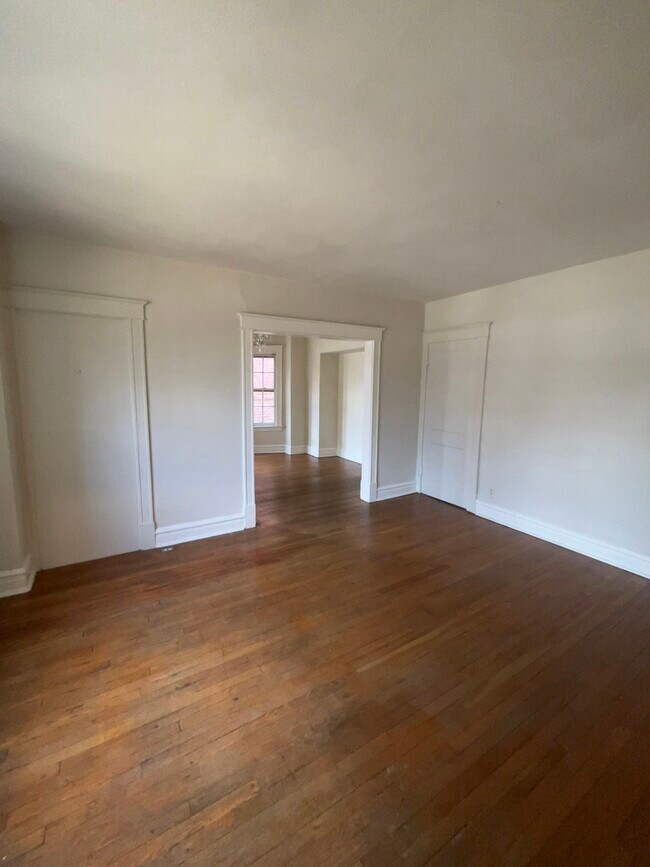 Living room - 915 De Mun Ave