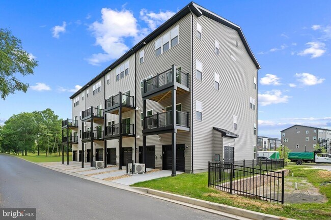 Building Photo - 9942 -A Count Fleet Cres