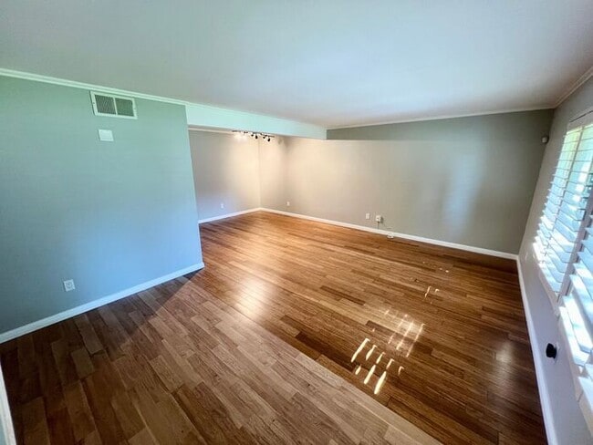 Building Photo - Spacious 4 BR/2.5 BA Townhouse in Carlsbad...