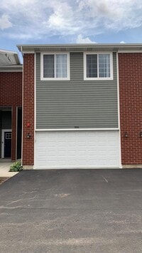 Building Photo - 906 Gillespie Ln