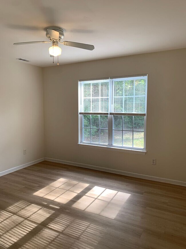 Building Photo - 4011 Masonboro Loop Rd