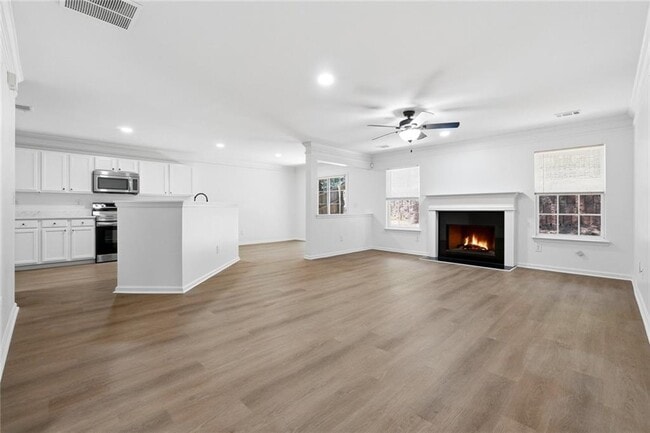 Building Photo - 3050 Centerglen Ln