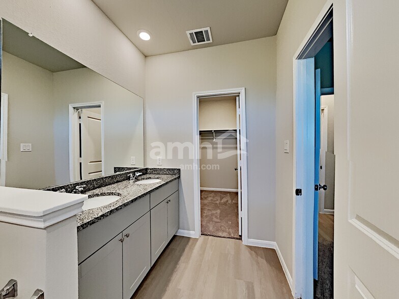 Building Photo - 2712 Iberia Ct