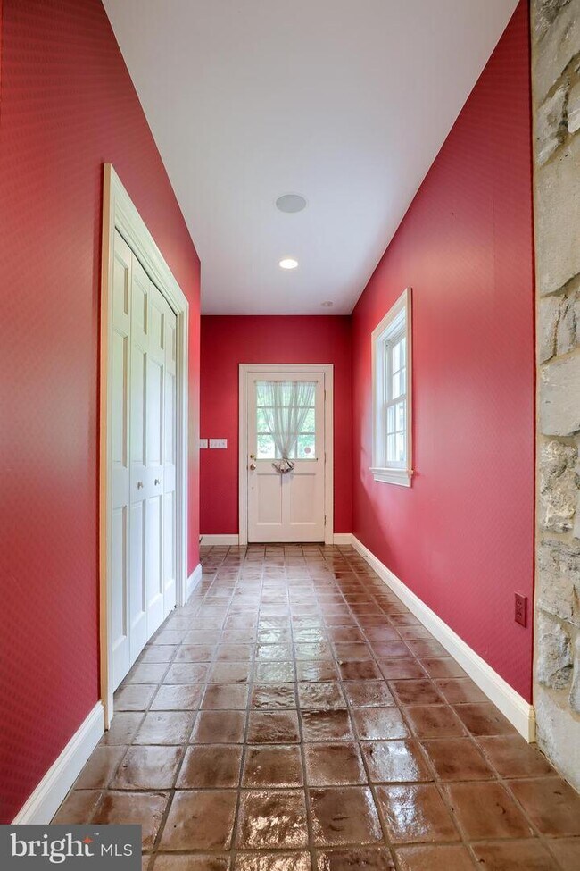 Building Photo - 1886 Conard Rd