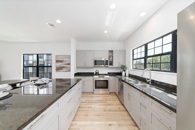 Building Photo - 11916 S Hoa Sen Cir