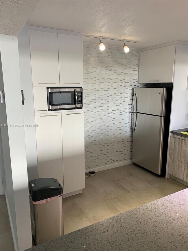 Building Photo - 2851 NE 183rd St