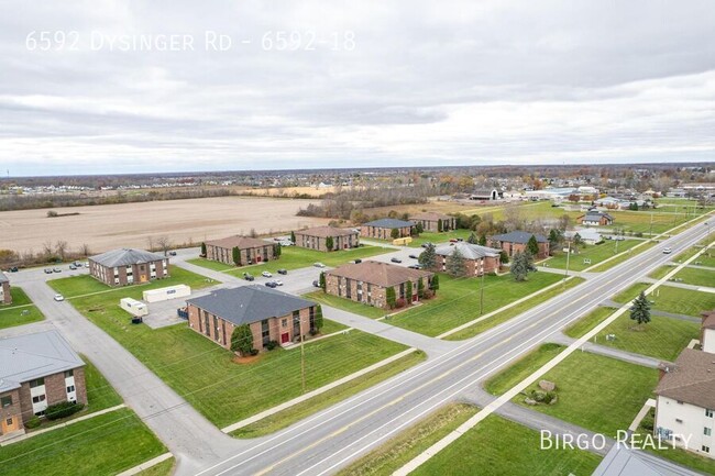 Building Photo - ROOMY 2-Bed Apartment in LOCKPORT