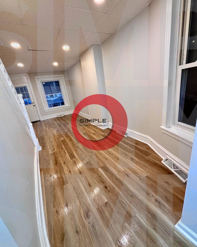 Building Photo - 4 Bedroom / 1 bathroom house