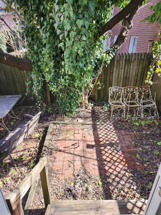 Building Photo - West Chester Historic Townhome - 4 bedrooms, 1 bath