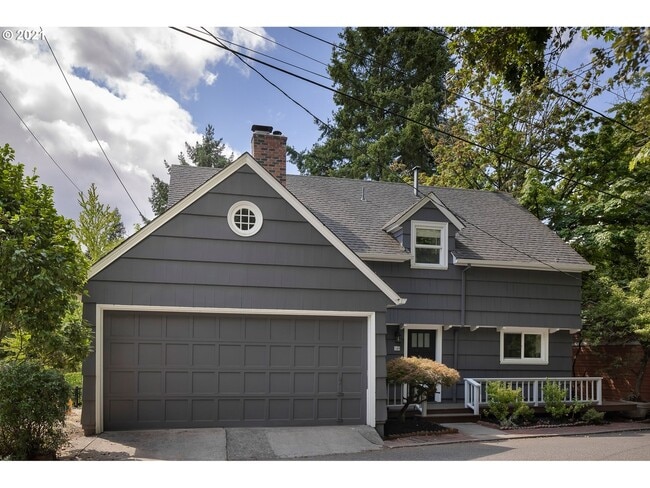 Building Photo - 140 NW Maywood Dr