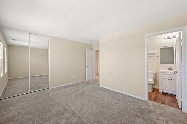 Building Photo - Ideal for Large Families – 6BR/4BA Eastval...