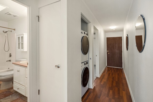 Building Photo - 303 N 44th St