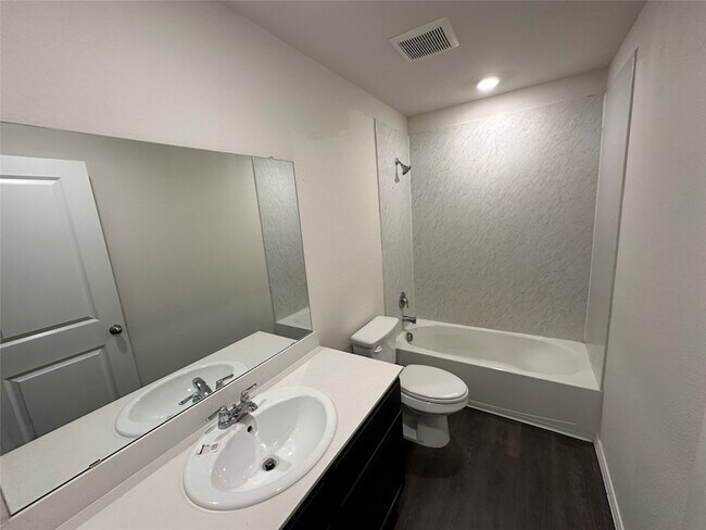 Building Photo - 2208 San Jacinto Wy
