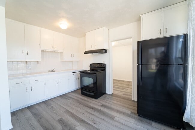 Building Photo - National City Very Spacious Updated 3 Bedroom 1 Bath Duplex with Views, Laundry and 2 car garage