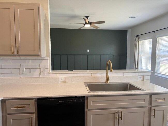 Building Photo - 11016 NW 100th St