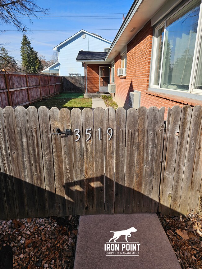 Building Photo - North Boise Duplex w/2 beds, 1bath, W/D, and Covered Parking