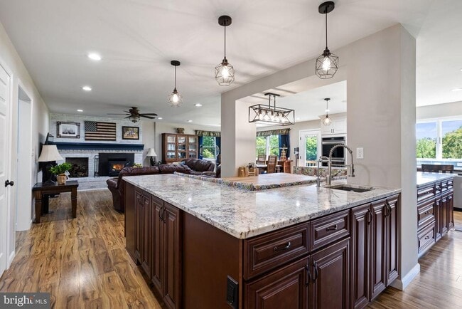 Building Photo - 4301 Mountain View Dr