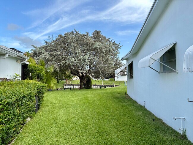 Building Photo - 7470 NW 7th Pl