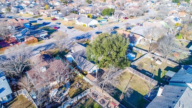 Building Photo - 1101 Cresswell Dr