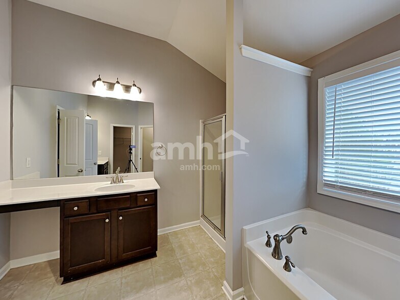 Building Photo - 3613 Walking Stick Way NE