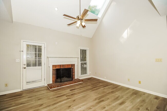 Building Photo - 719 Trailing Rock Dr