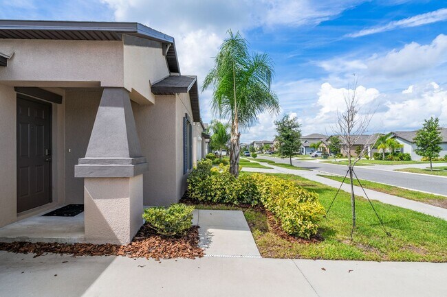 Building Photo - Like New 3/2 in Wimauma