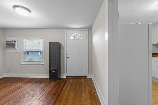 Building Photo - "Charming 1-Bedroom Retreat with Gleaming ...