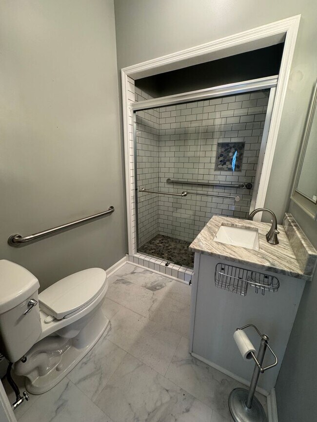 Building Photo - Updated 2/1 Brick House in Celanese- $1,395