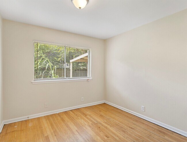 Building Photo - 13306 Oak Leaf Ln