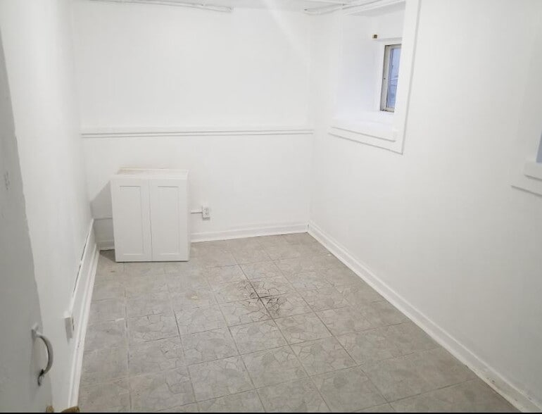 Building Photo - 19 Chestnut St