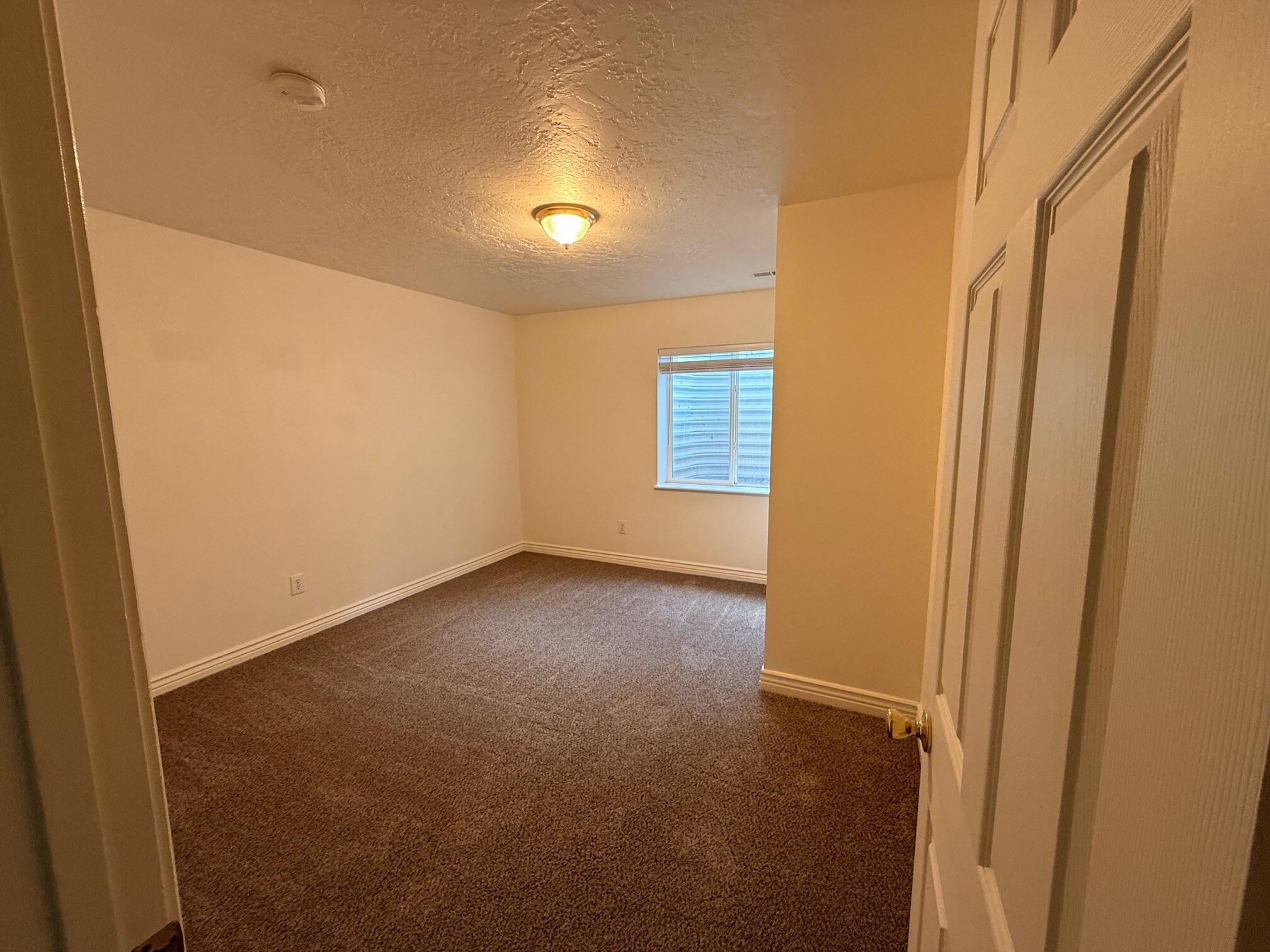 Building Photo - 2086 E 1480 S