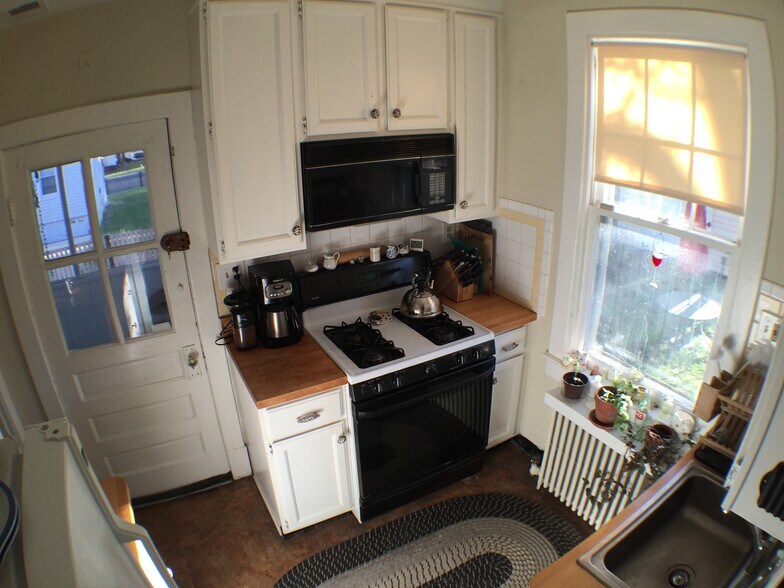 Building Photo - 1041 Taussig Place Northeast