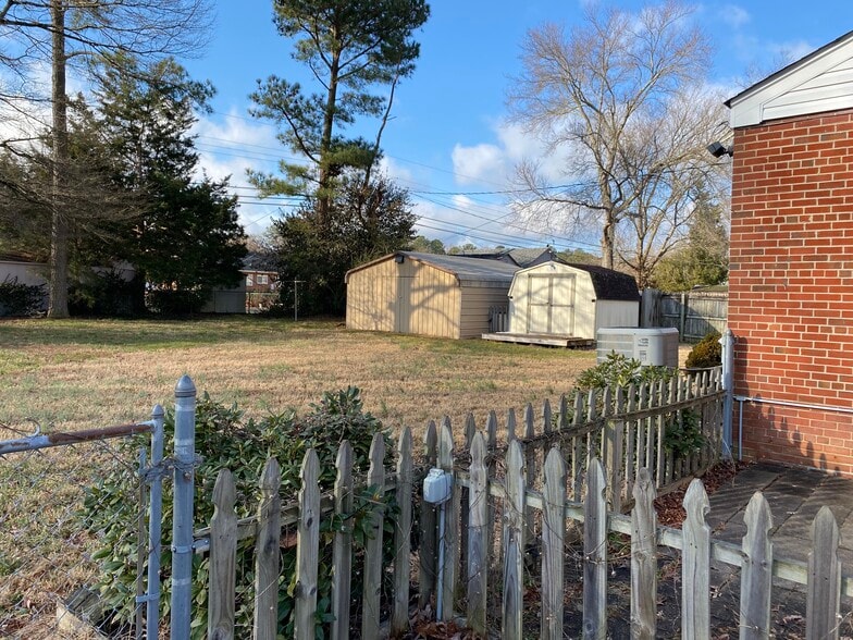 Building Photo - 3307 Lanceor Dr