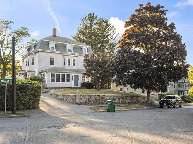 Building Photo - 150 Woburn St