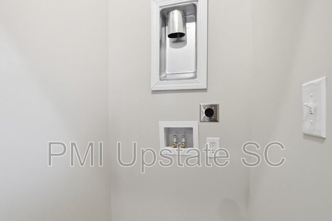 Building Photo - 107 Virginia Ave