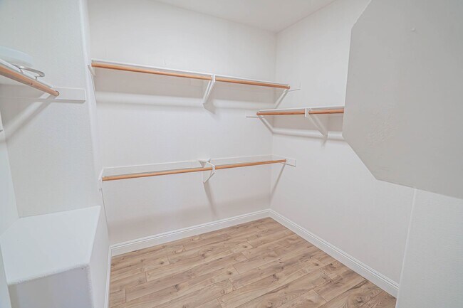 Building Photo - Spacious 4-Bedroom Home with Downstairs Bed/Bath & Full Community Access in Valencia!