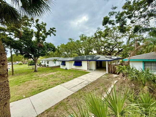 Building Photo - 1837 Pasadena Dr