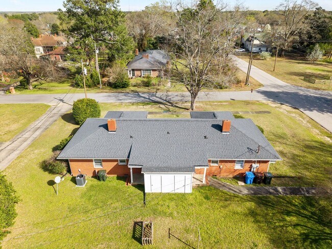 Building Photo - Duplex