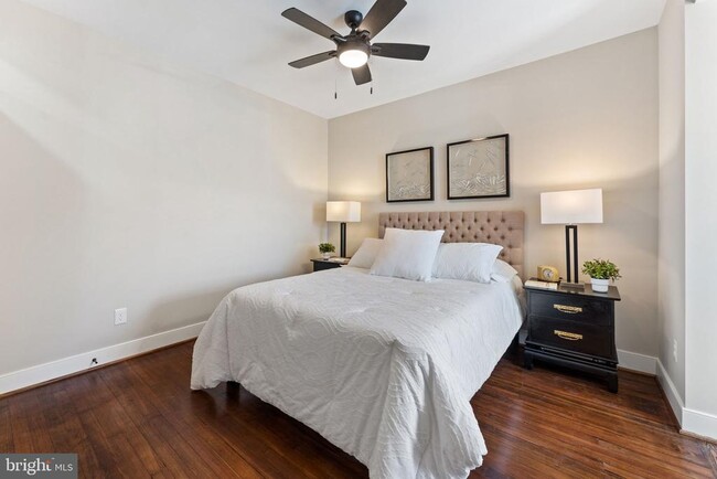 Building Photo - 705 Kentucky Ave SE