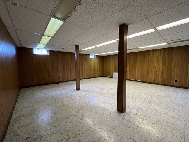 Building Photo - Expansive 4BR 2,900+ Sq Ft Home with Theater-Style Living Room & Bonus Hobby Workshop