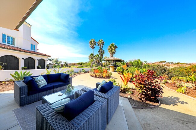 Building Photo - 3811 Vista Blanca