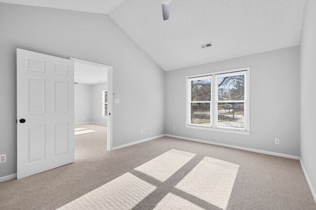 Building Photo - Charming & VERY CLEAN 1 Bed, 1 Bath Home Near Hospital & Winthrop | $1,200/month | Available Now