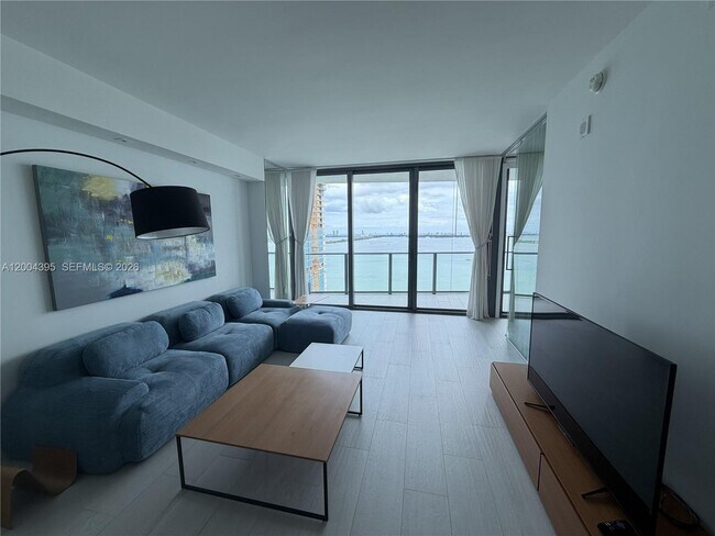 Building Photo - 460 NE 28th St