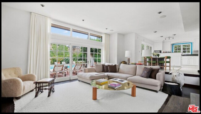 Building Photo - 10216 Cielo Dr
