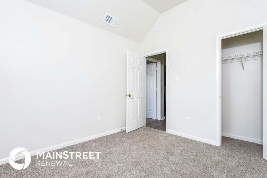 Building Photo - 6096 Hallum Dr