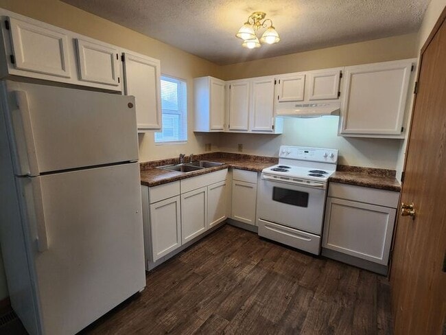 Building Photo - Updated 2 Bedroom Duplex on North Side