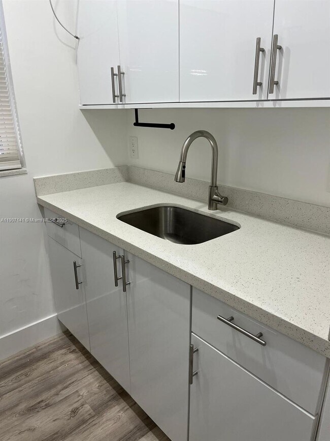 Building Photo - 1719 NW 1st St