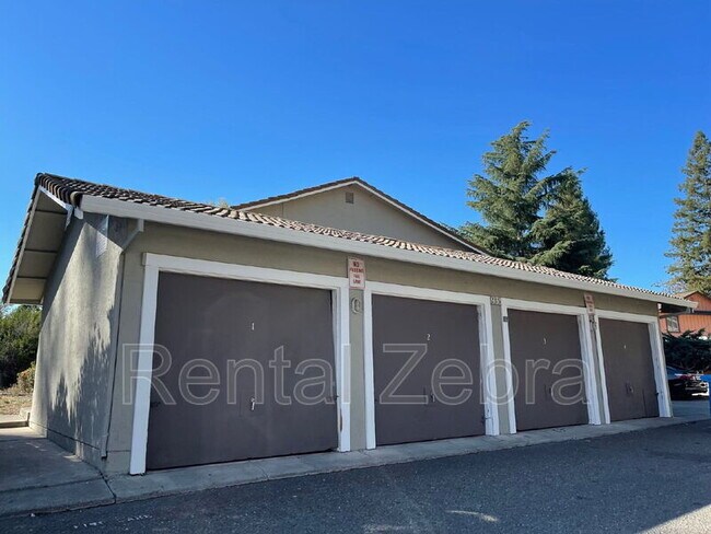 Building Photo - 935 Civic Center Dr