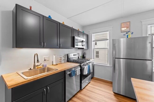 Building Photo - 29 Harbor St